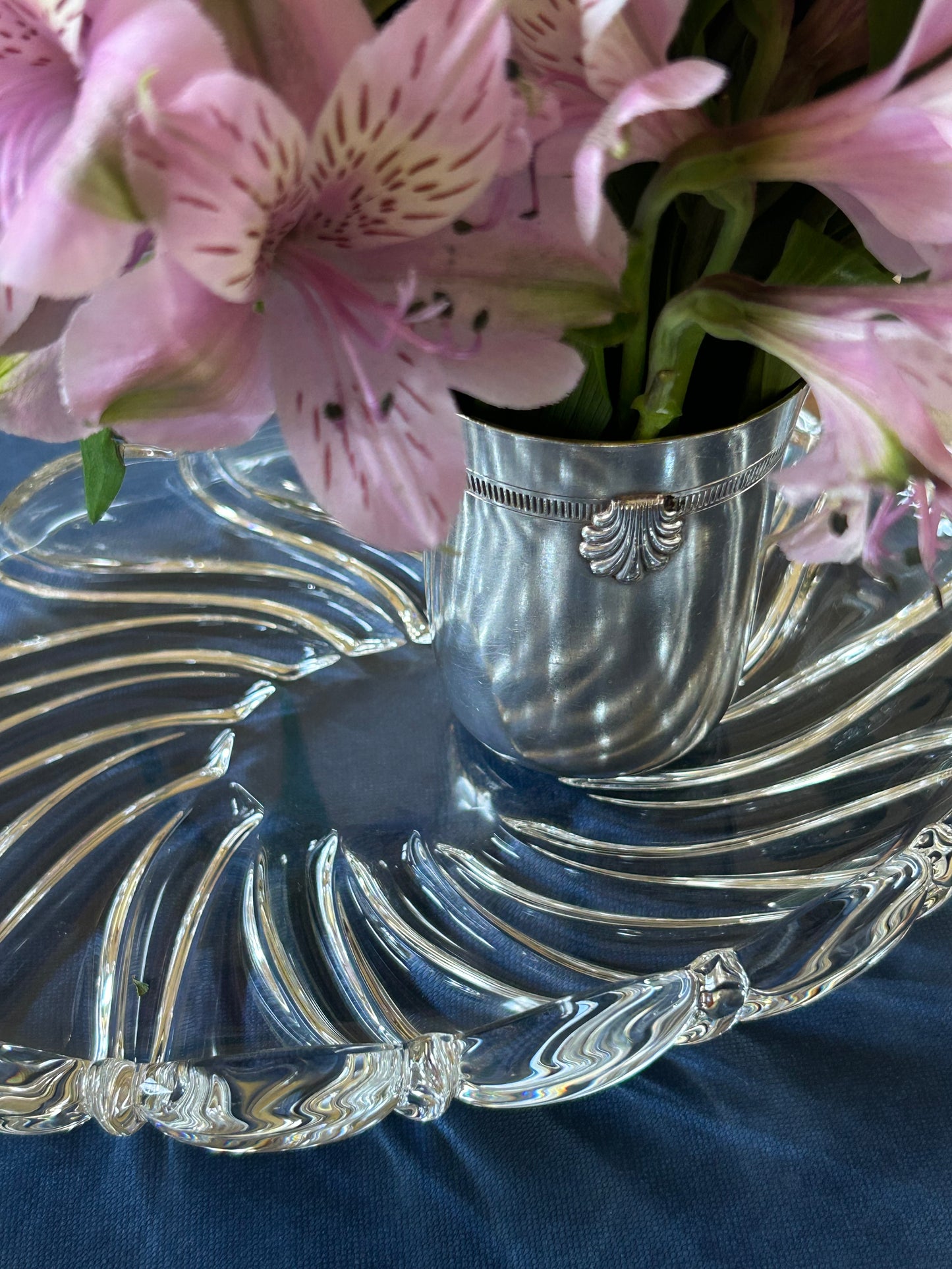 9” x 6.5” Mikasa Peppermint Swirl