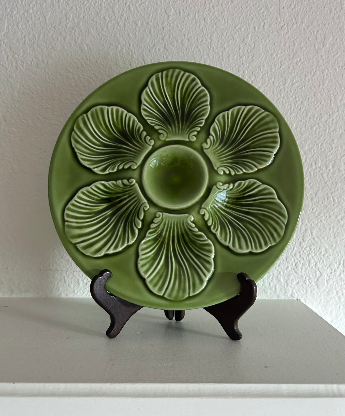 Paris - 9” French Oyster Plate made by Proceram