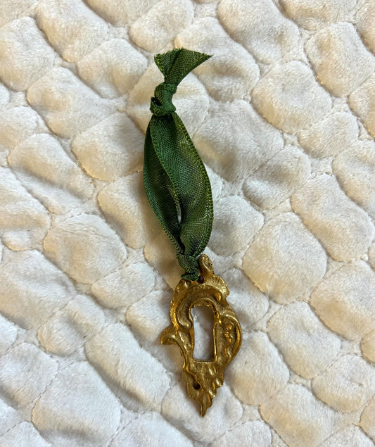 2” French Keyhole Escutcheon with Ribbon